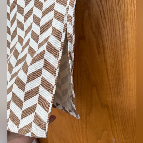 PacSun Tan and White Patterned Denim - funky pattern, straightleg with slit - 27 - Picture 5 of 9